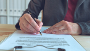 Acción individual de nulidad de contrato